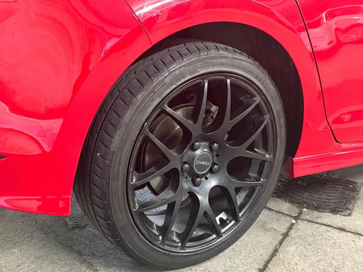 Volkswagen Golf 1.6 TDI R-Line - Image 2