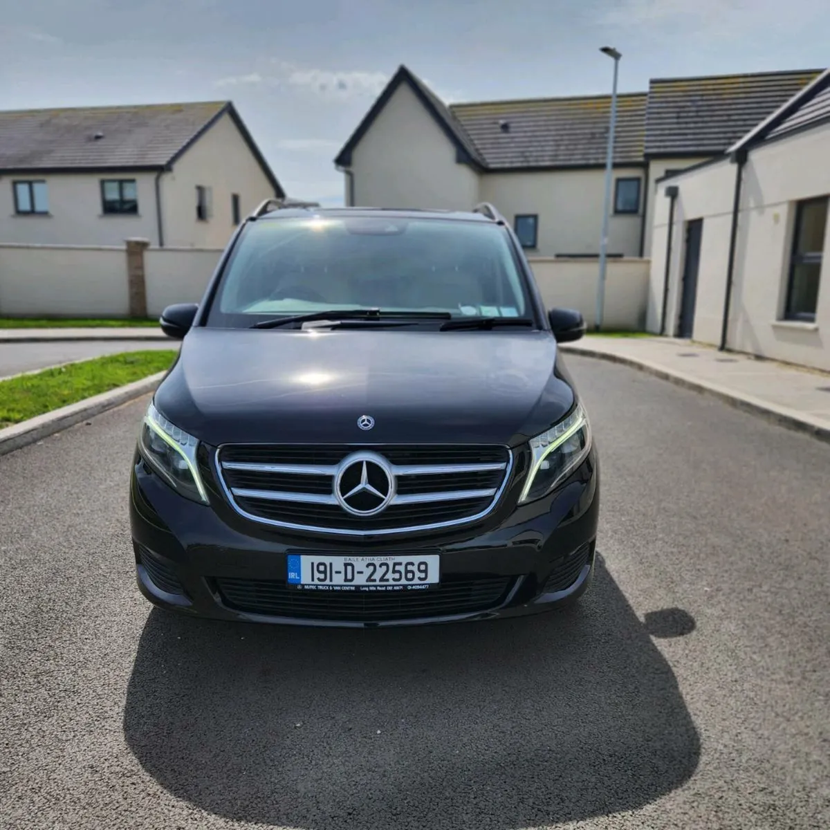 191 Mercedes V250 Viano €36750 - Image 2