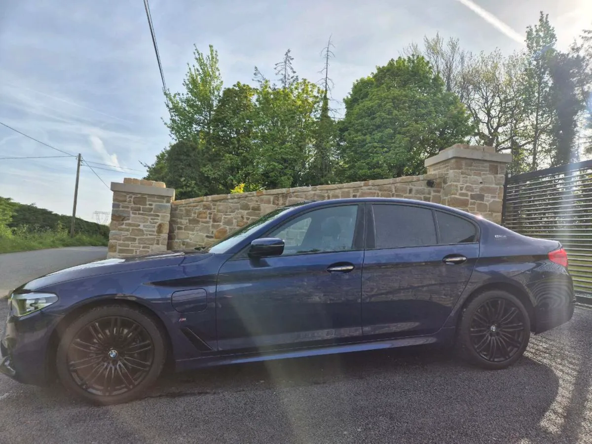 2018 BMW 530E MSPORT SUNROOF - Image 4