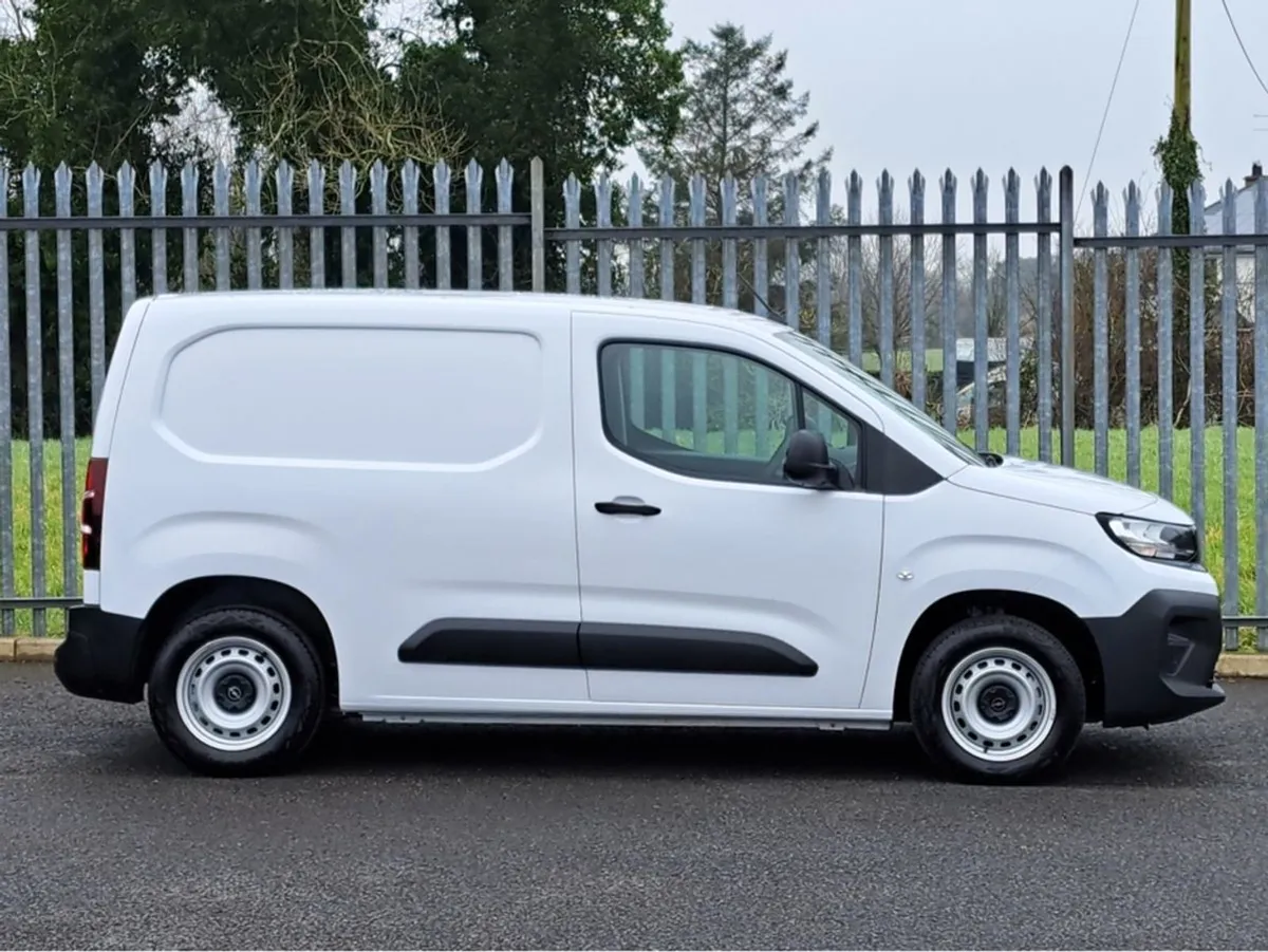 Opel Combo Komfort L1h1 1.5td 100BHP  plylined - Image 3