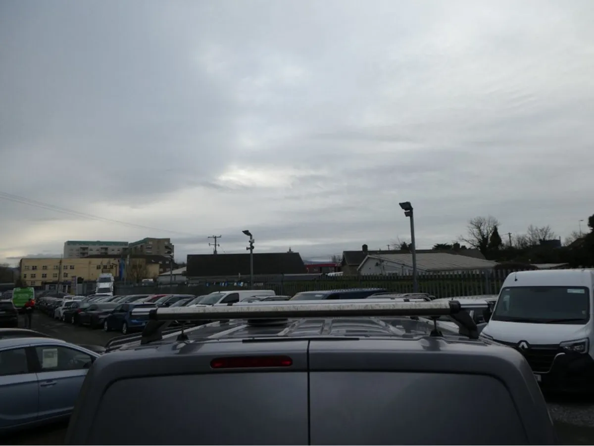 Opel Vivaro Komfort 6SP Tax DOE 11/25 Plus VAT - Image 4