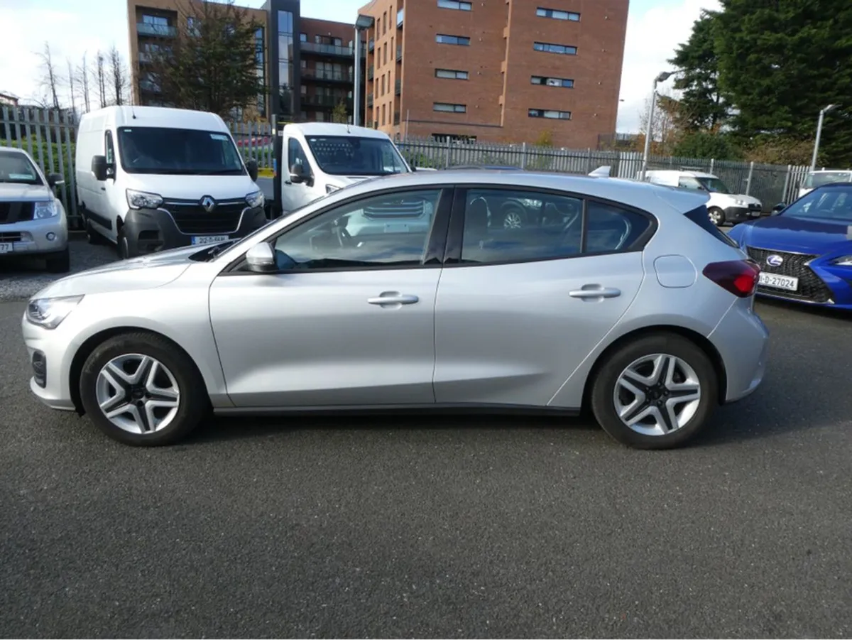 Ford Focus Zetec Ecoblue Auto - Image 4
