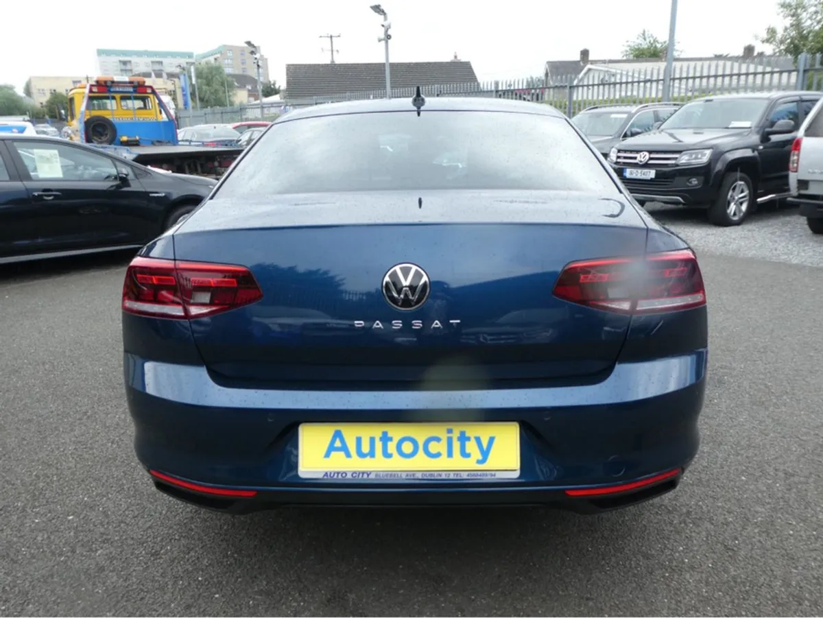 Volkswagen Passat Business FWD - Image 4