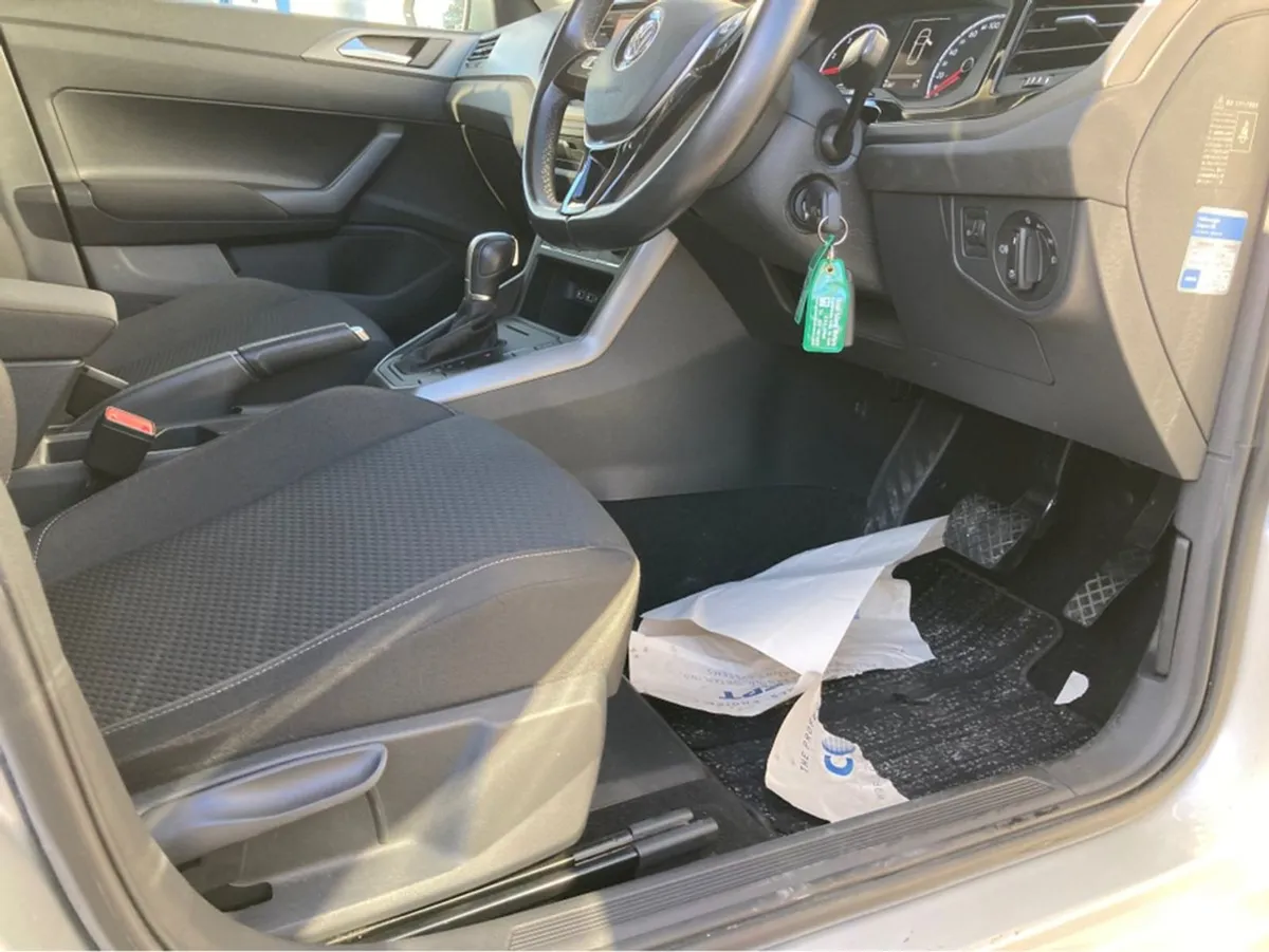 Volkswagen Polo 1.0 Petrol Comfortline Automatic - Image 3