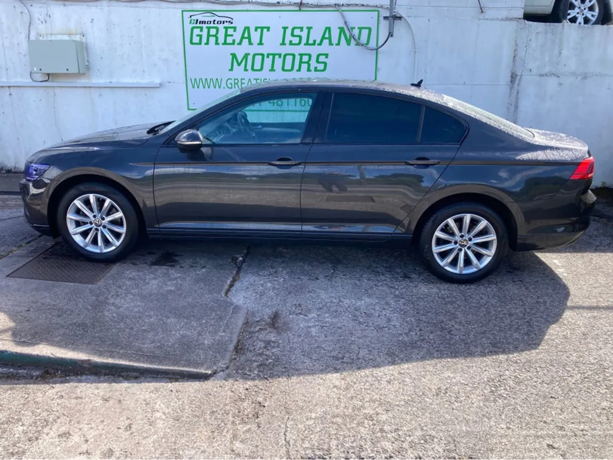 Volkswagen Passat Business 2.0 TDI Manual 6speed - Image 2