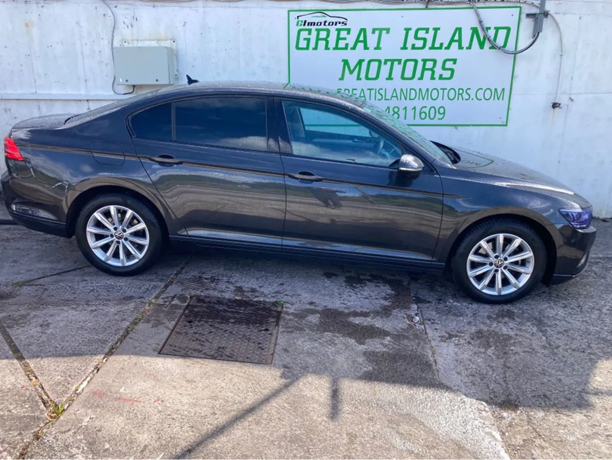 Volkswagen Passat Business 2.0 TDI Manual 6speed - Image 3