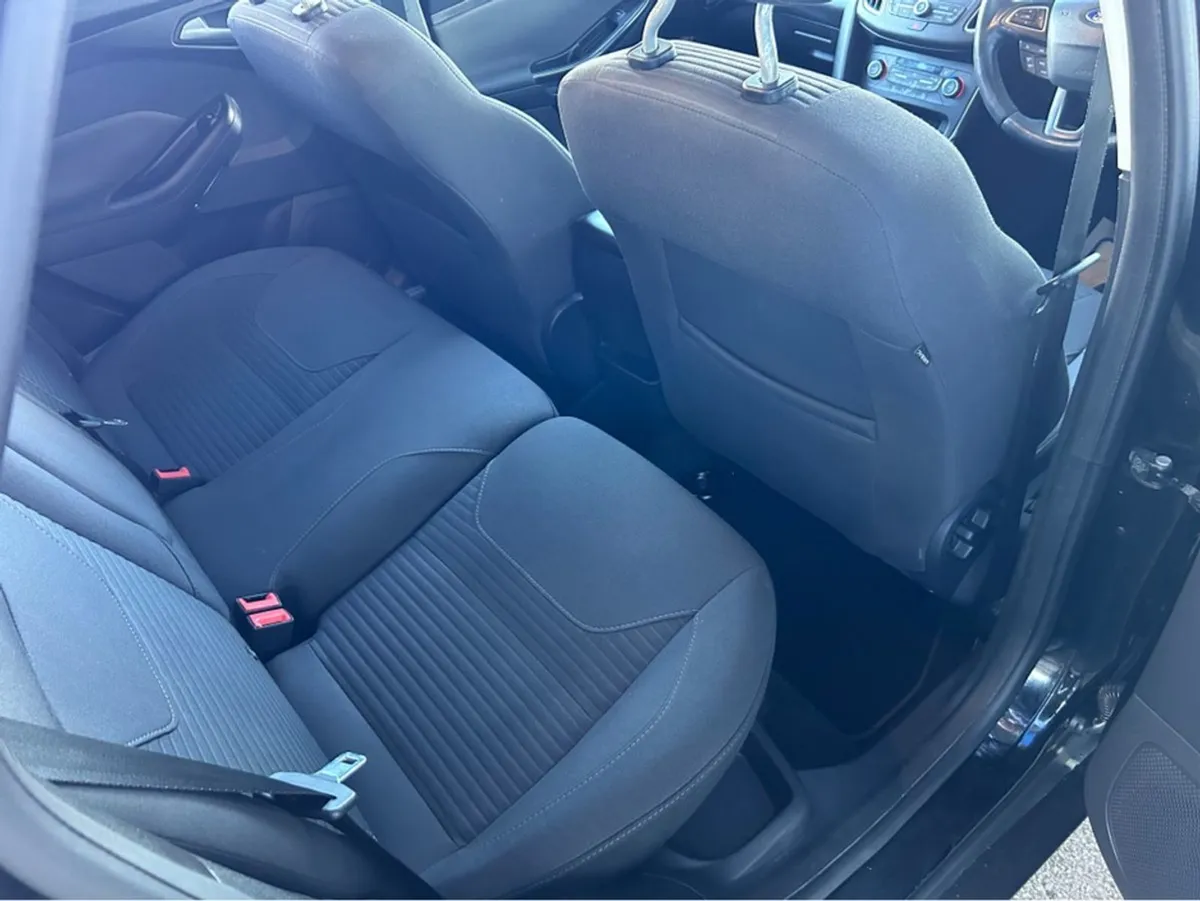 Ford Focus Titanium 1.0 125PS 6speed 4DR - Image 3