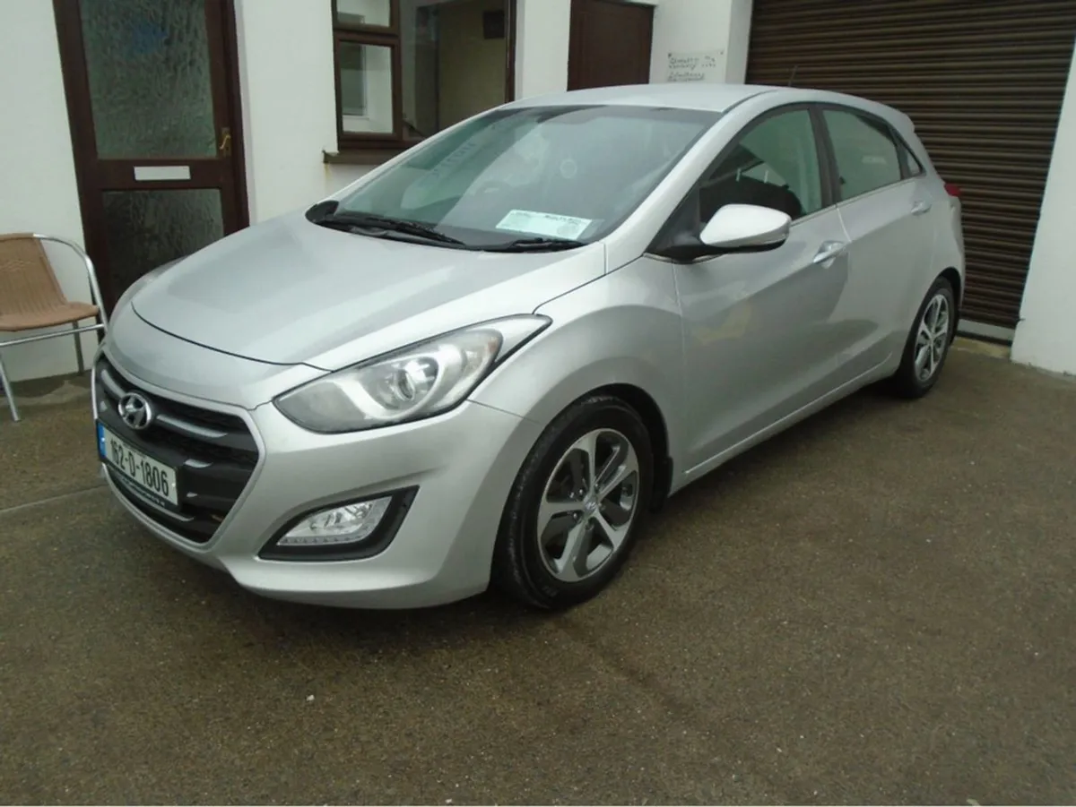 Hyundai i30 1.6 Deluxe 5DR - Image 2