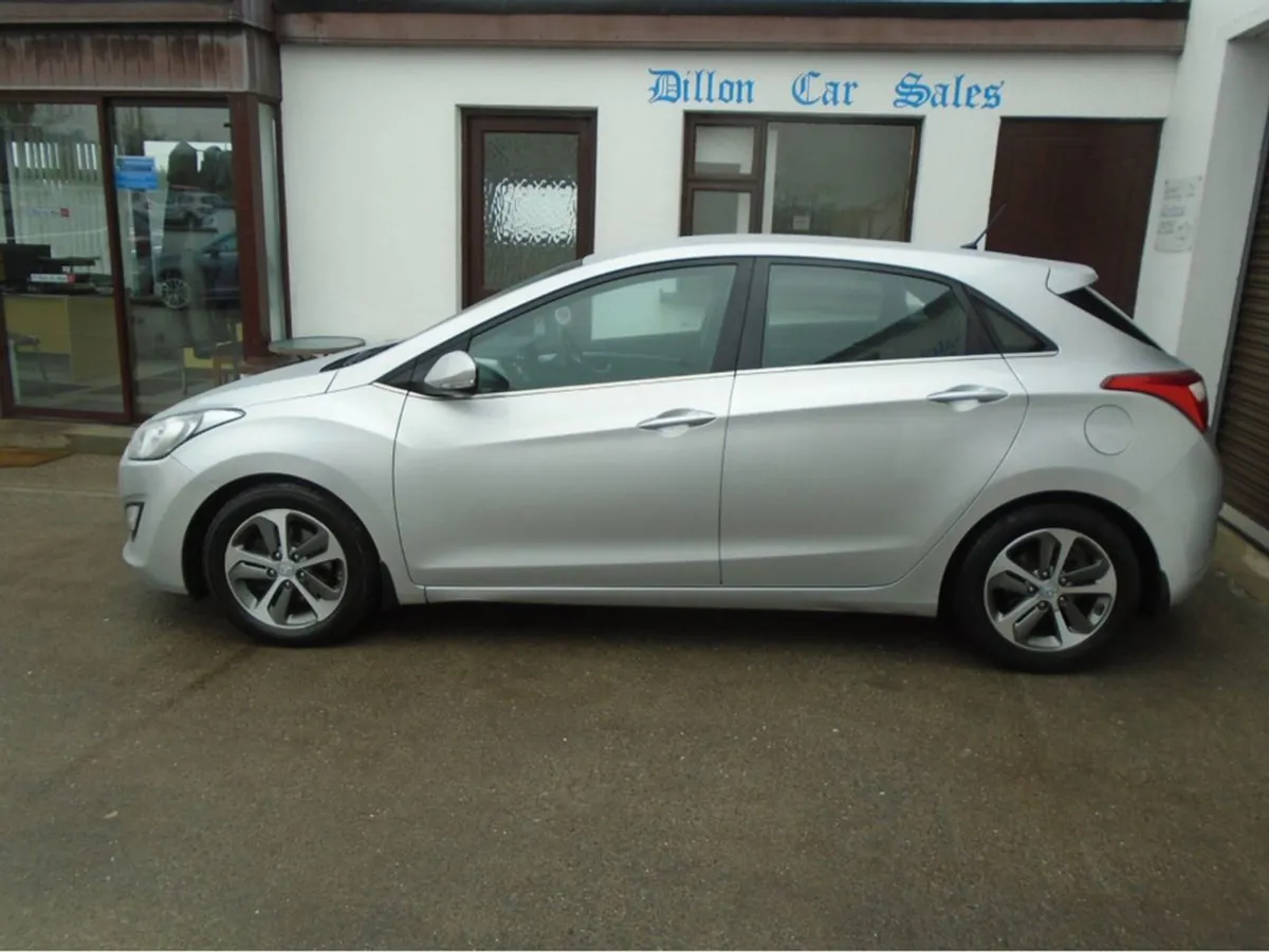 Hyundai i30 1.6 Deluxe 5DR - Image 3