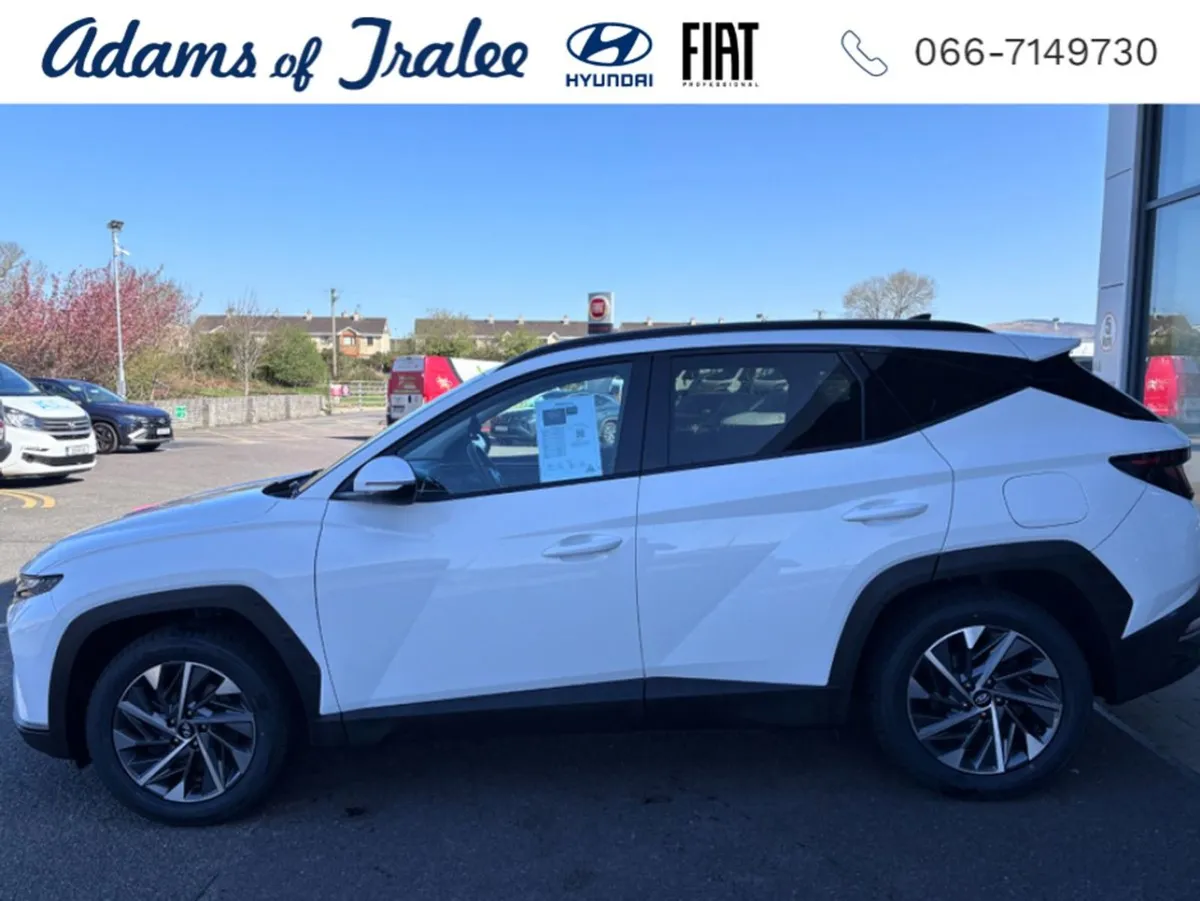 Hyundai Tucson Ix35 Executive 5DR - Image 2