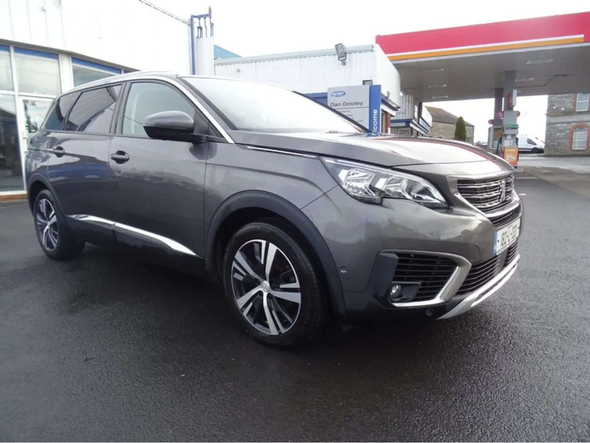 Peugeot 5008 Allure 1.2 130 4DR - Image 1