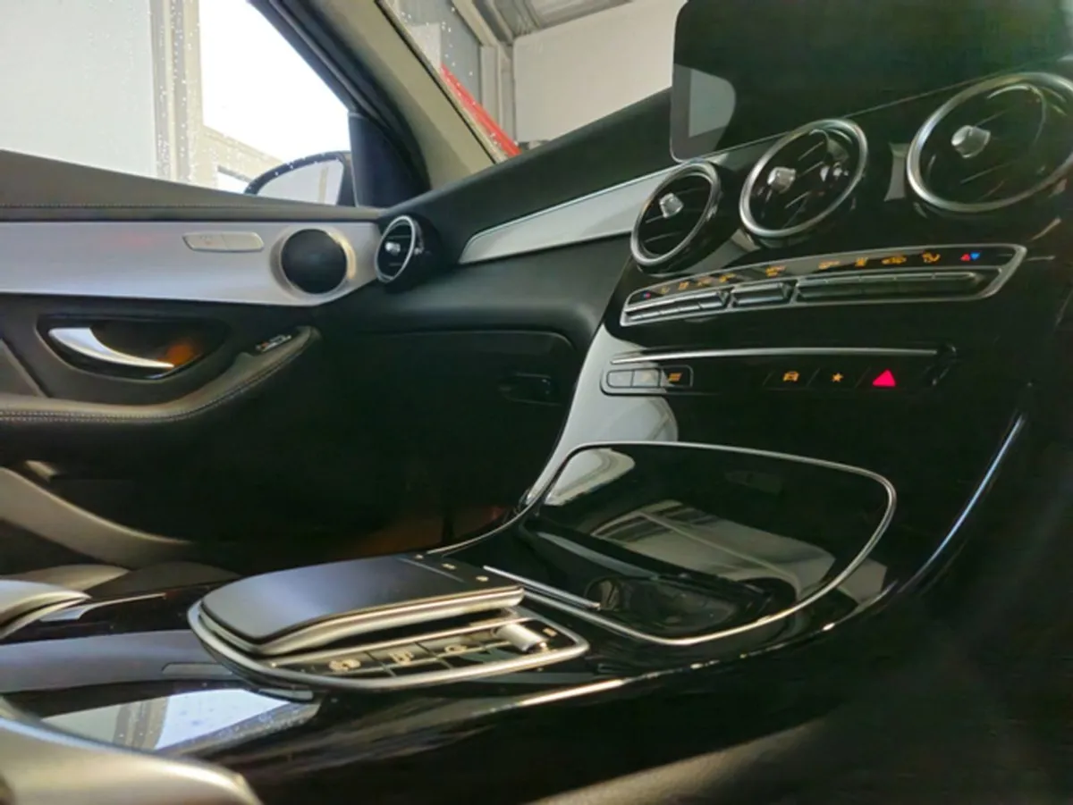 Mercedes-Benz GLC-Class 300DE AMG Line Premium - Image 4