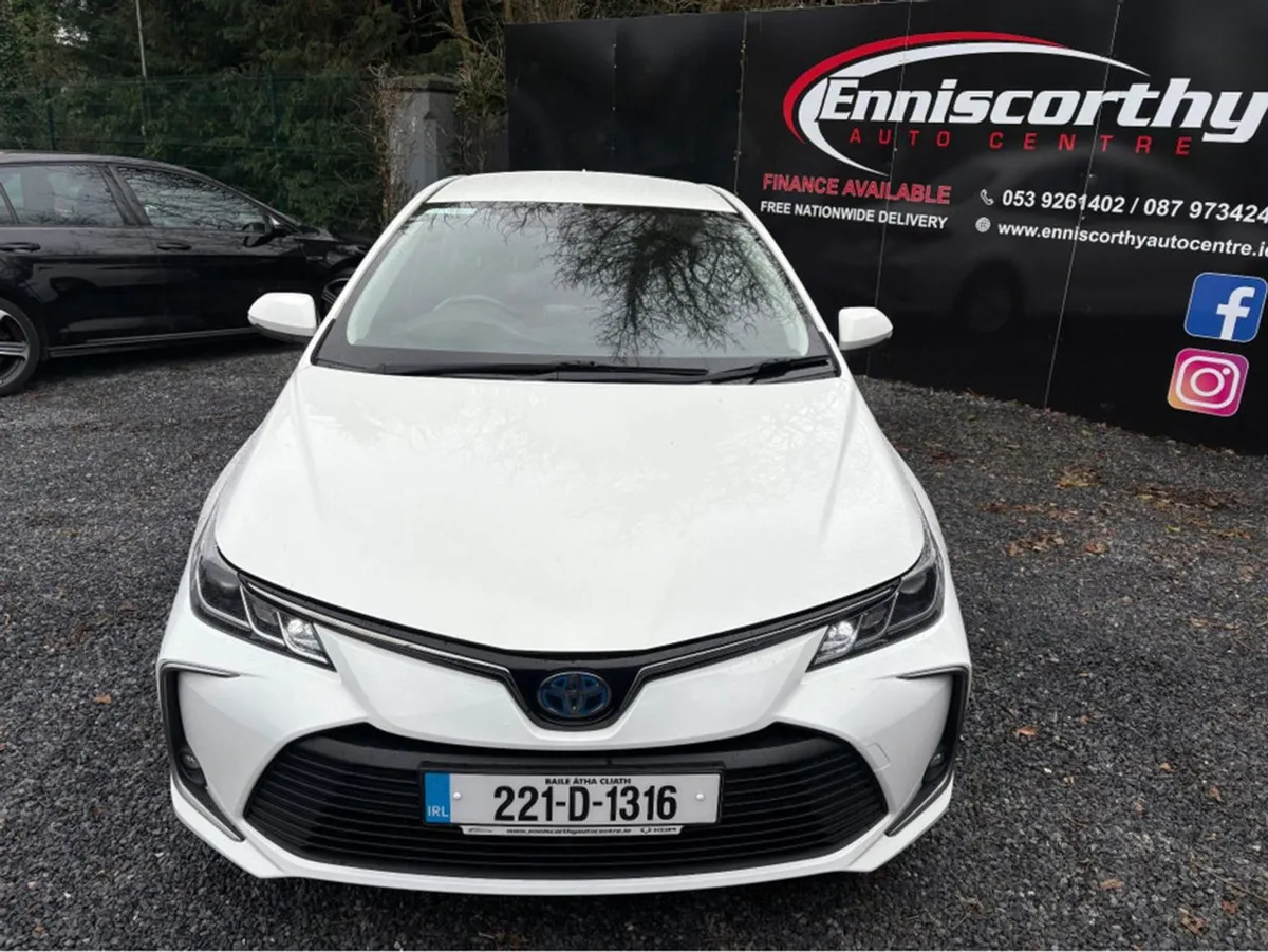Toyota Corolla HYB Luna Saloon 4DR Auto// Immacul - Image 2