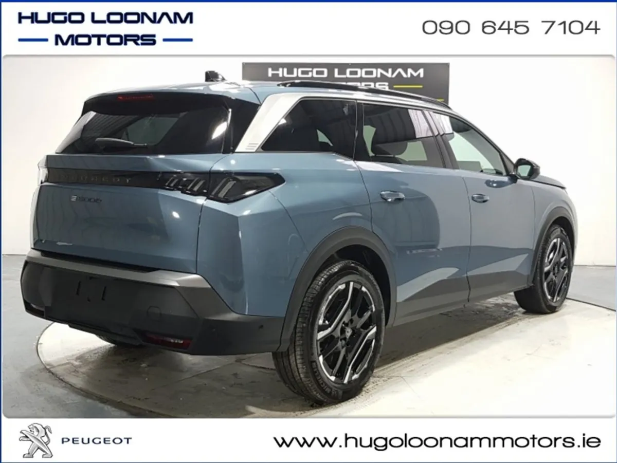 Peugeot 5008 Allure Electric 210bhp (73kwh) - Image 3