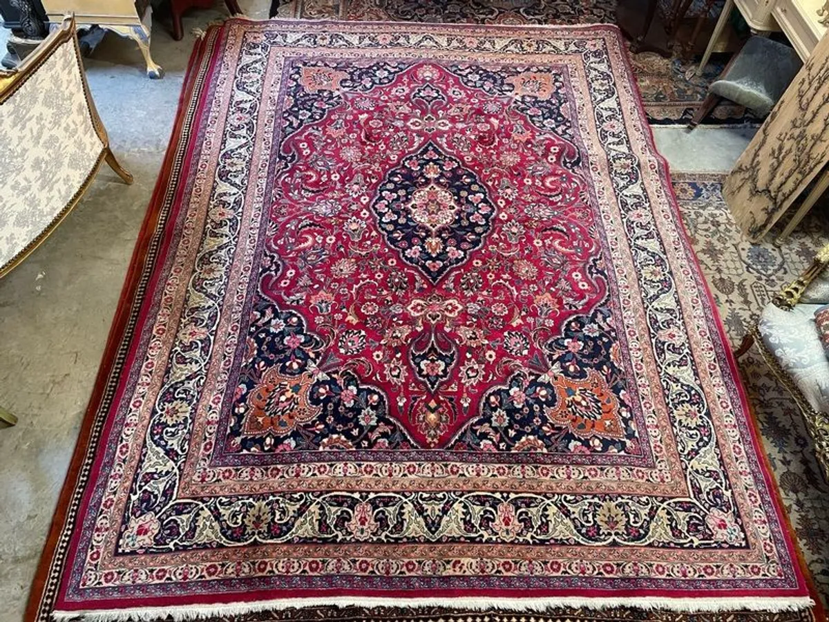 Vintage Keshan Hand-Knotted Rug. - Image 1