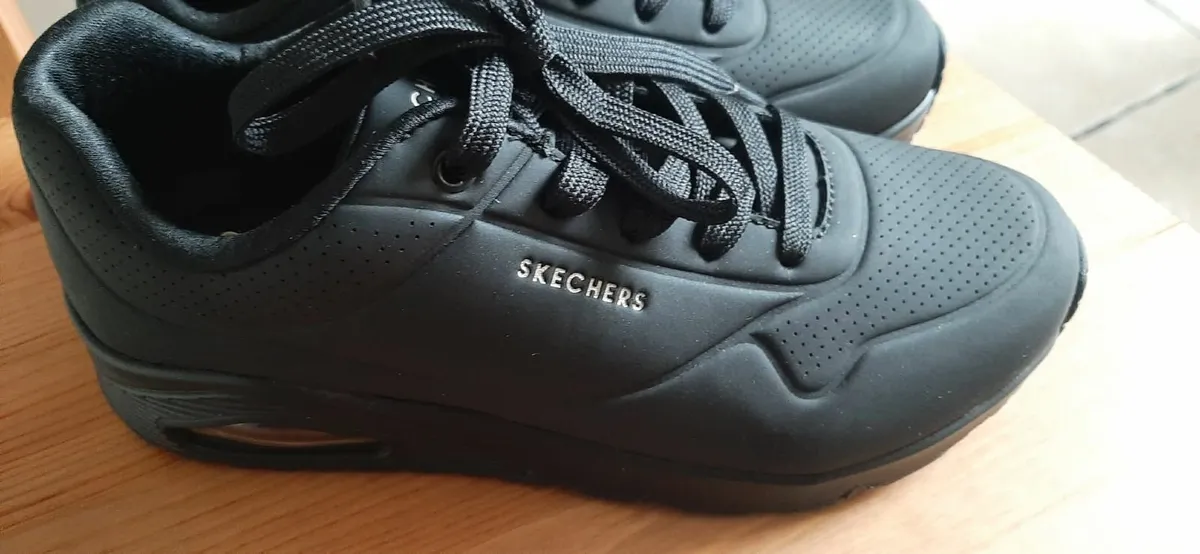 Skechers UNO Black Trainers NEW Size 4.5 Wide Fit - Image 4