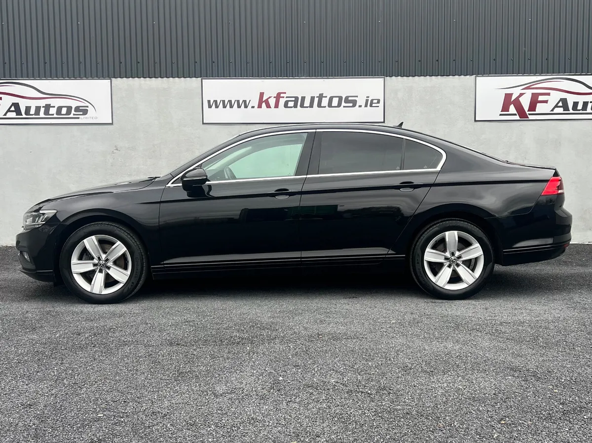 Volkswagen Passat SE Nav (Business) 2.0TDI 150bhp - Image 4