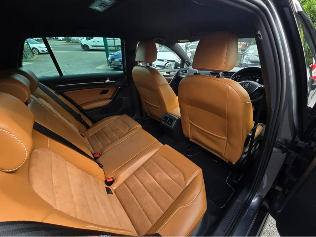 Volkswagen Golf 1.4 TSI SPECIAL TAN LEATHER SEATS - Image 3