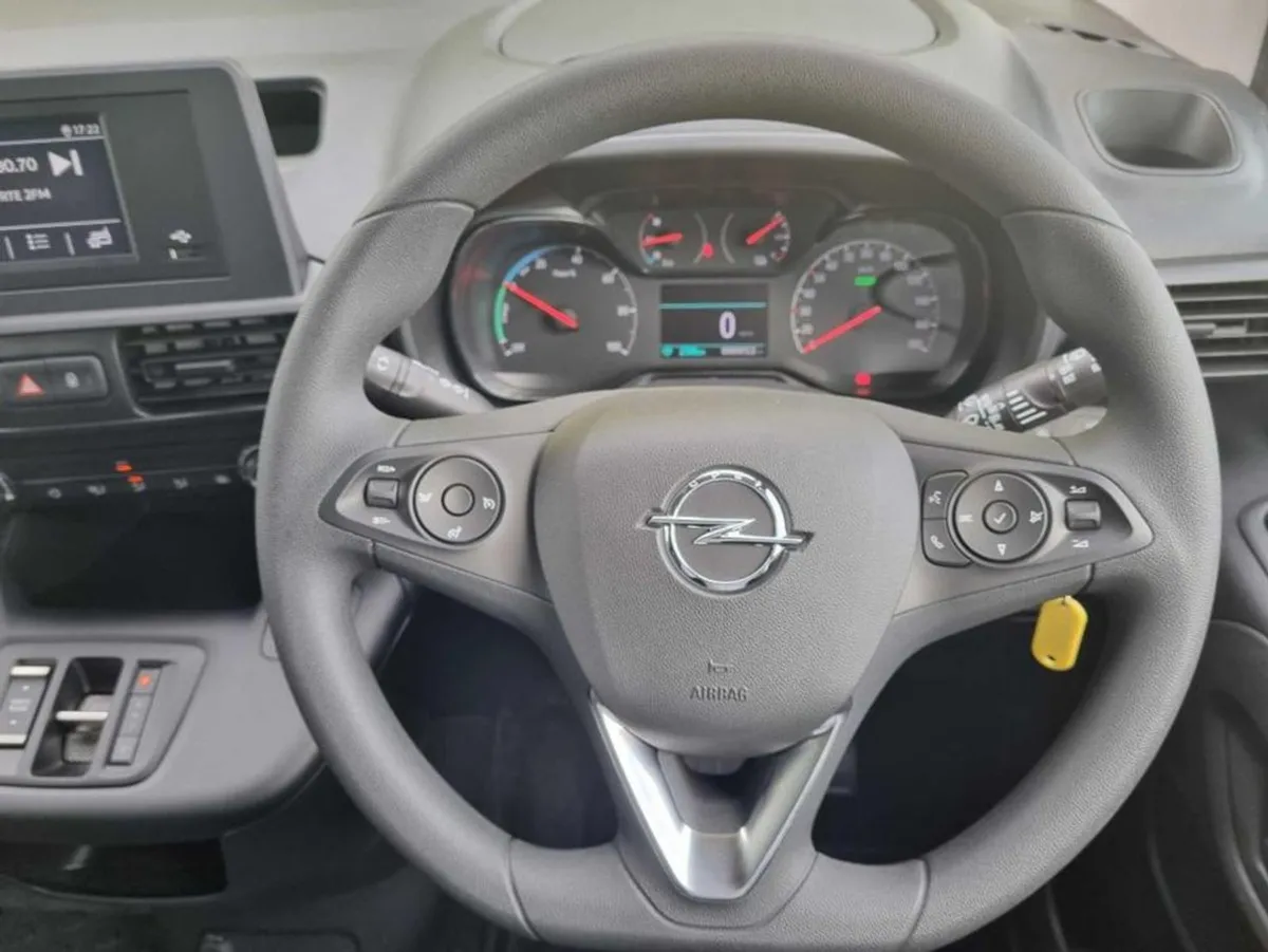 Opel Combo Electric Sportive 100kw L1h1 - Image 4