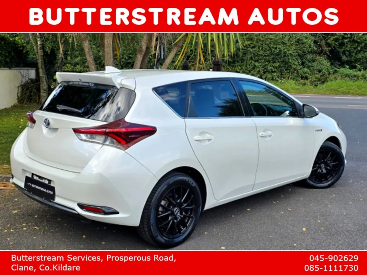 Toyota Auris 1.8 Hybrid Sport - Image 2