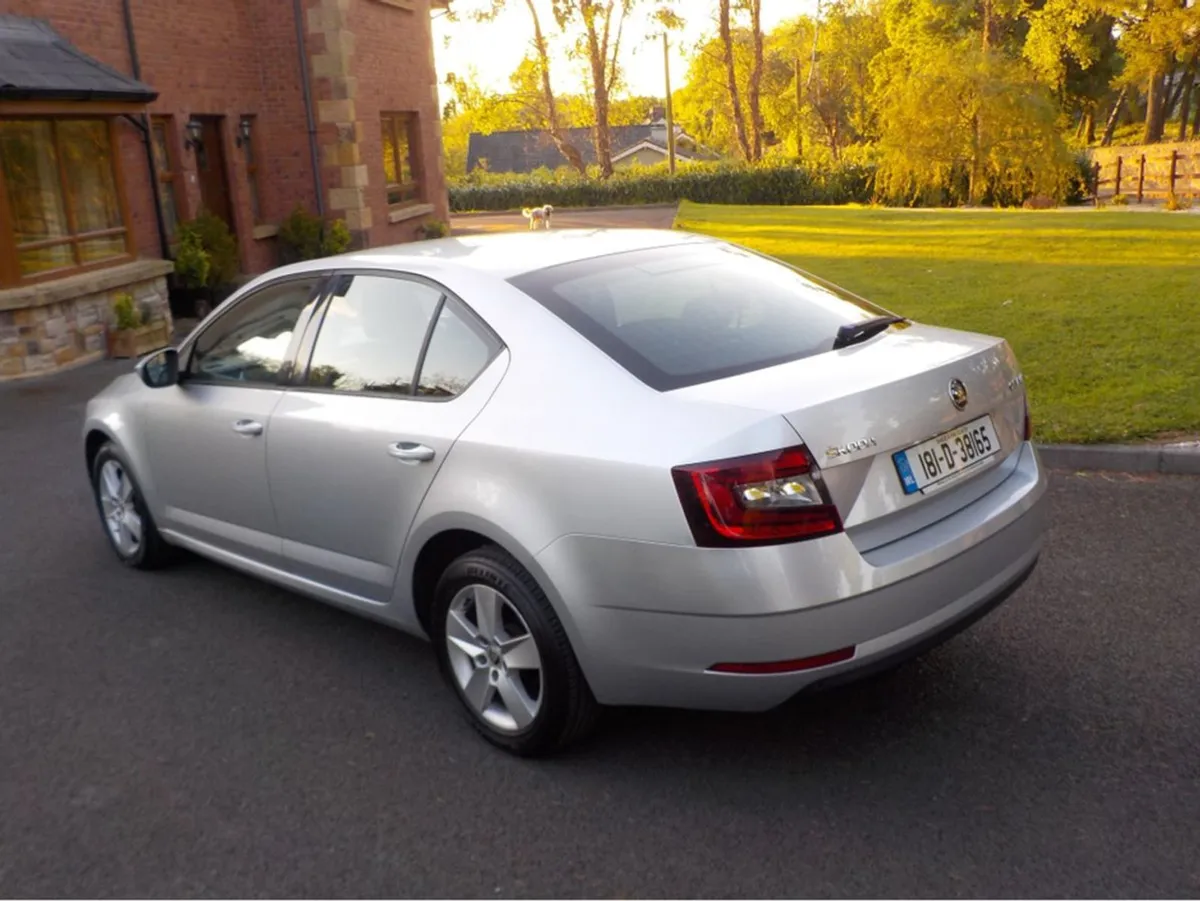 Skoda Octavia Ambition 1.6 TDI 115 BHP DSG 4DR Au - Image 4