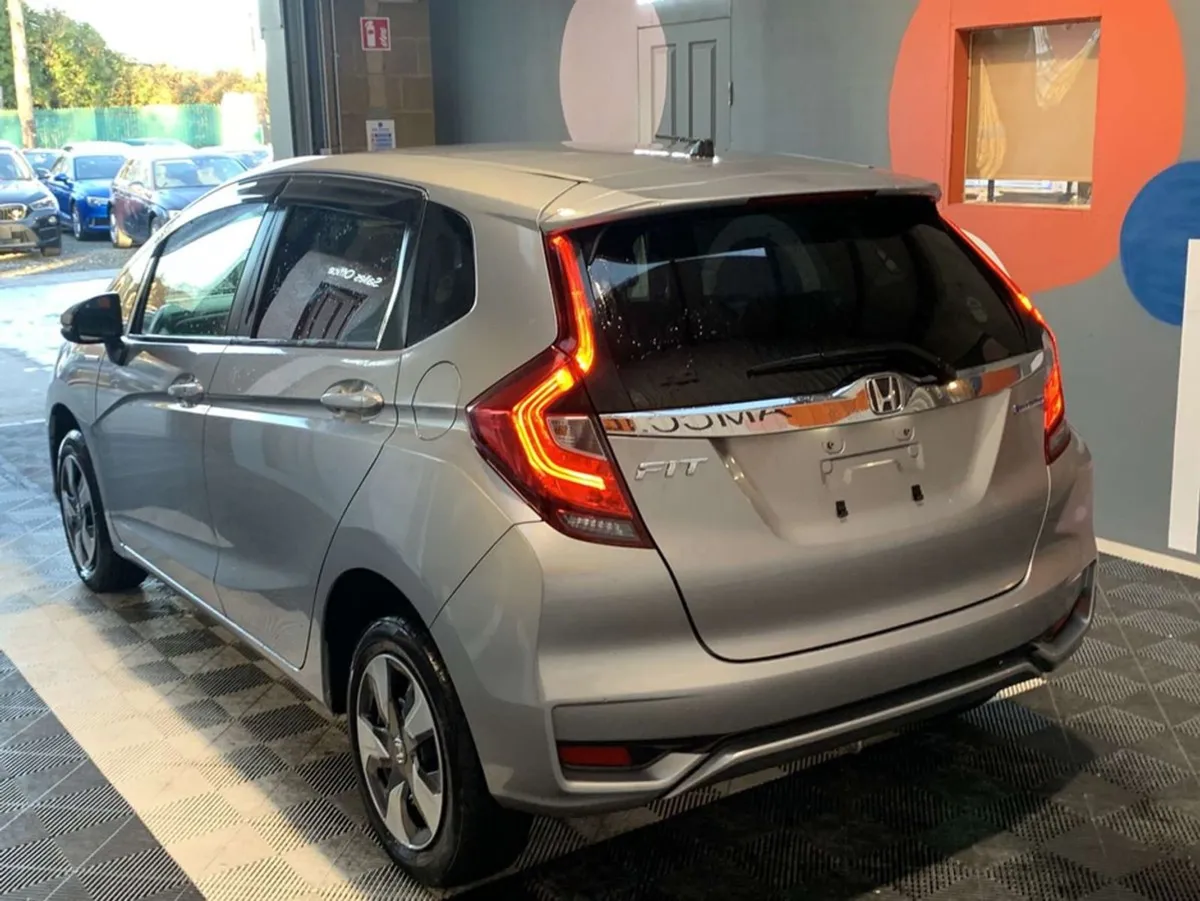 Honda Fit Honda Fit 1.5 Hybrid / Cruise Control / - Image 4