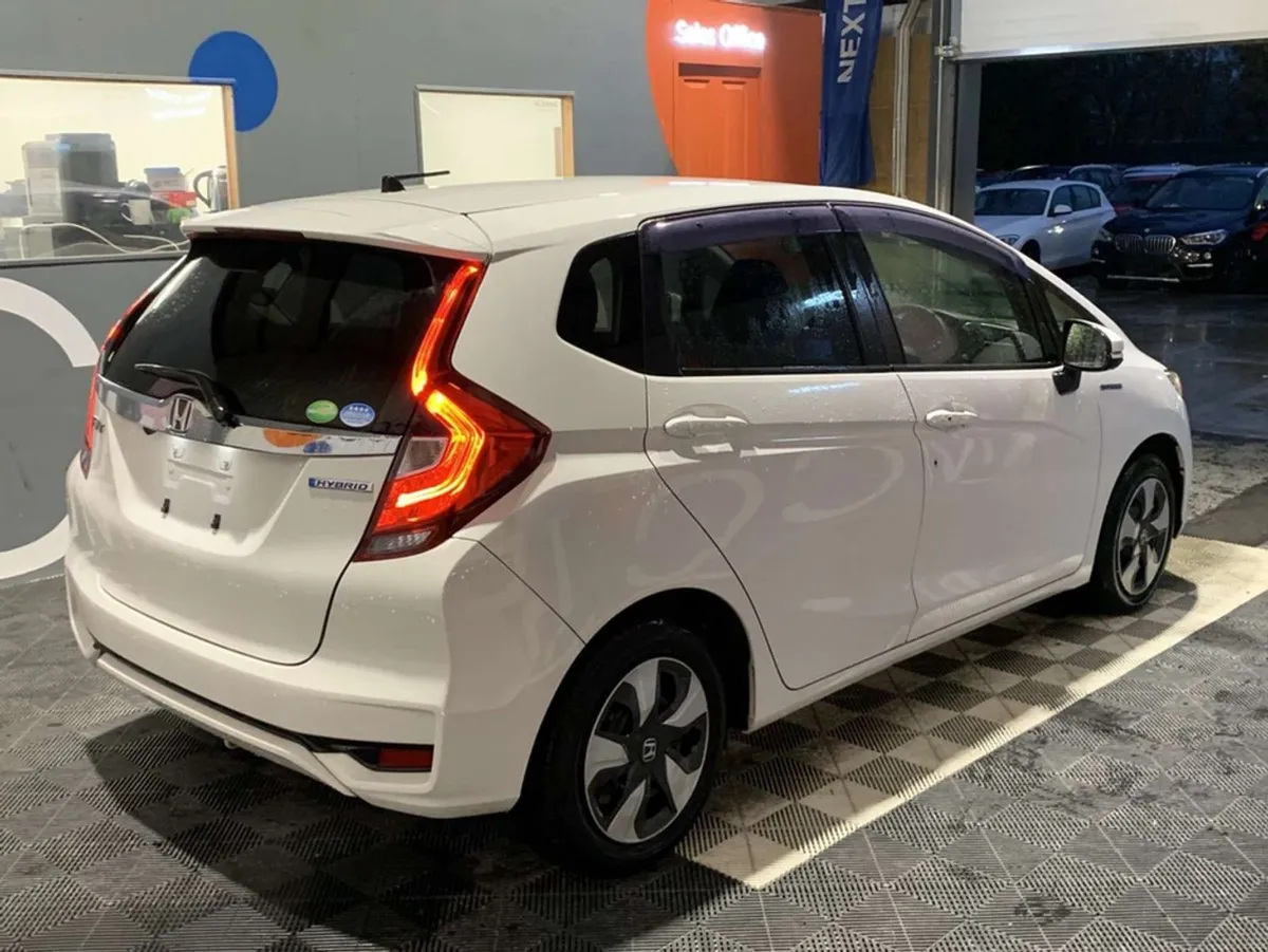 Honda Fit Honda Fit 1.5 Hybrid / Reverse Camera / - Image 4