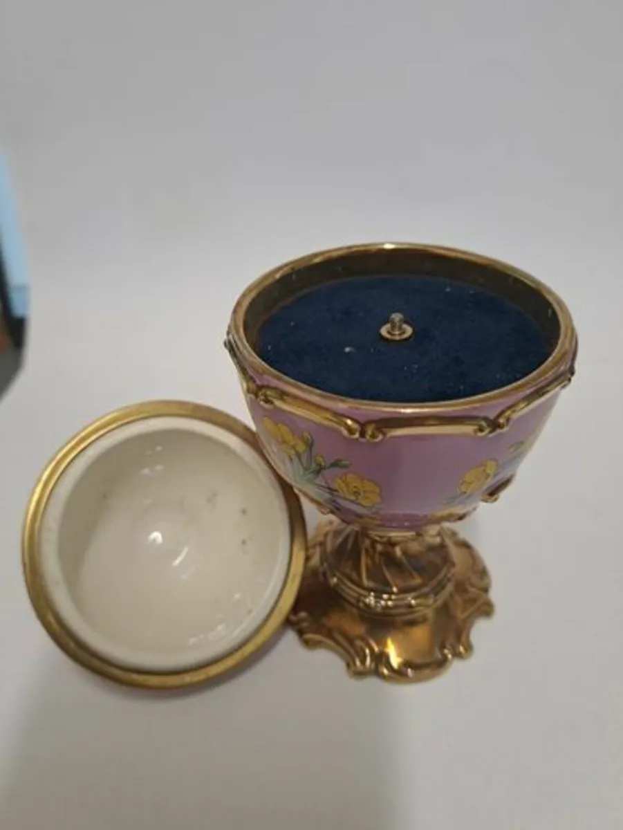 House of Faberge Buttercup - Image 3