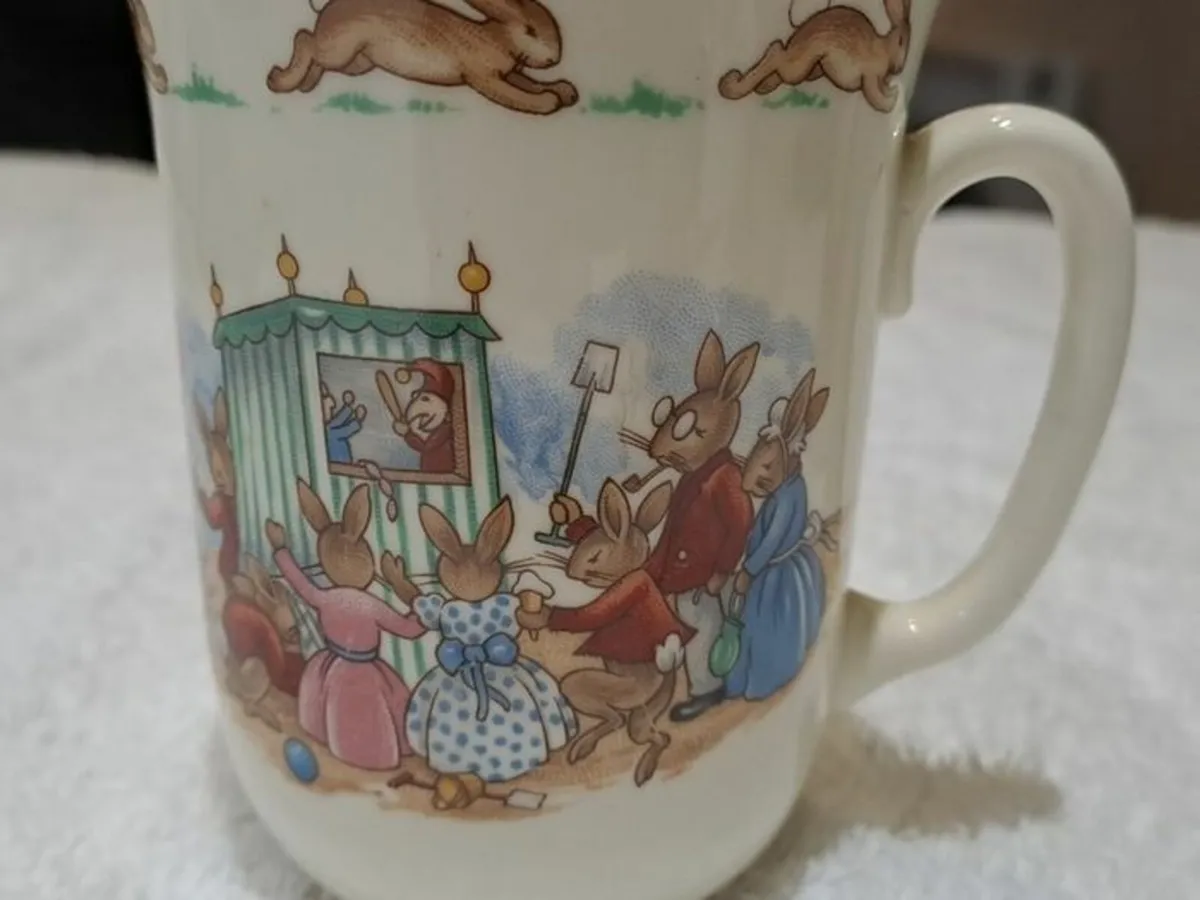 Bunnykins mug dancing bunnies Royal Doulton - Image 1