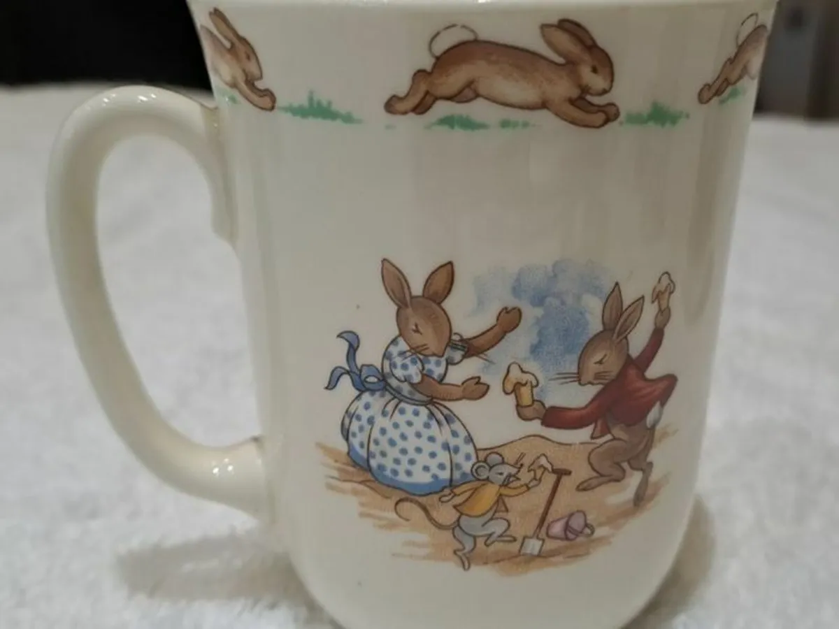 Bunnykins mug dancing bunnies Royal Doulton - Image 4