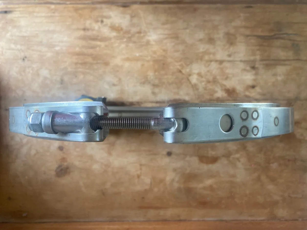 Stainless steel metal clamp - Image 2