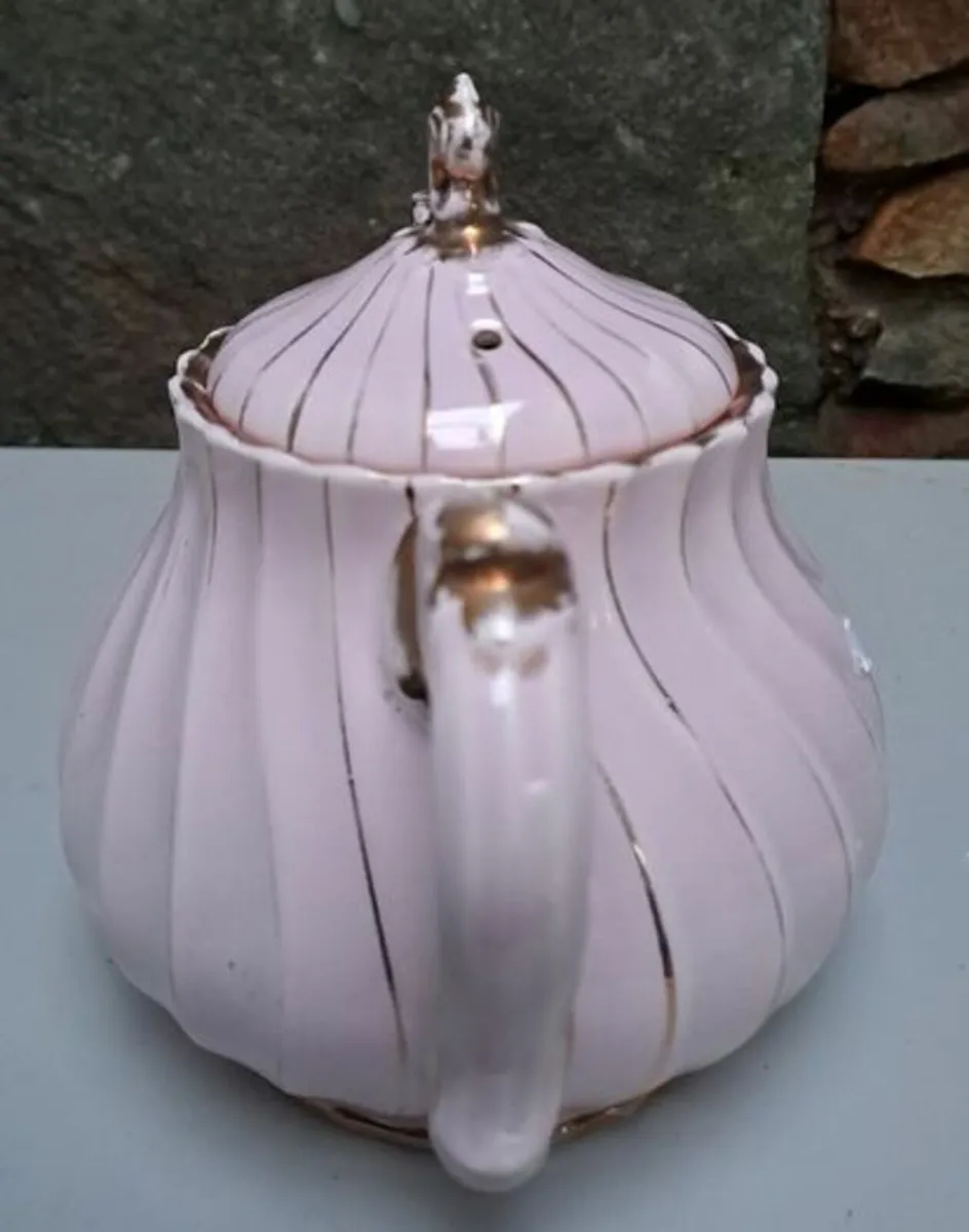 Pink & Gold Sadler teapot vintage - Image 3