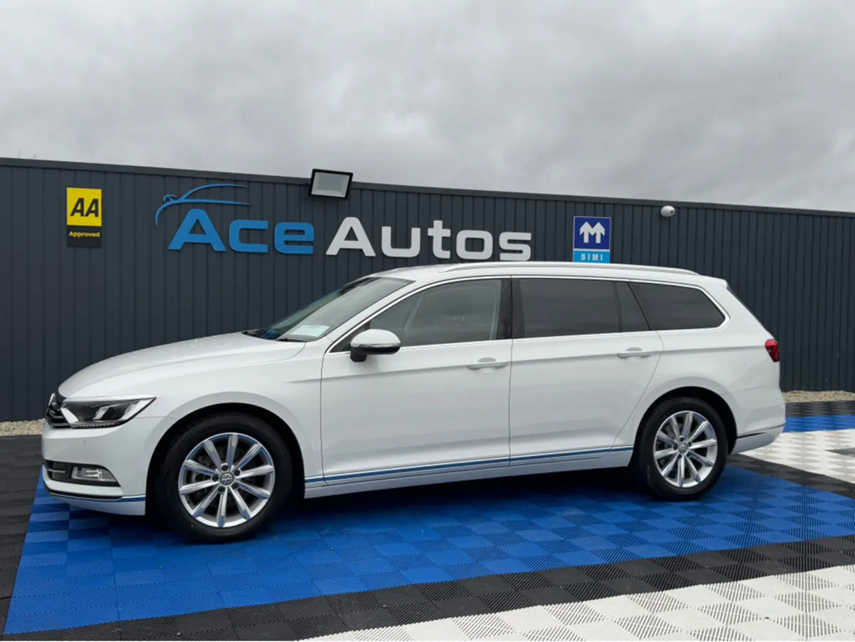 Volkswagen Passat HIGHLINE - 2.0L DIESEL - AUTO - - Image 3