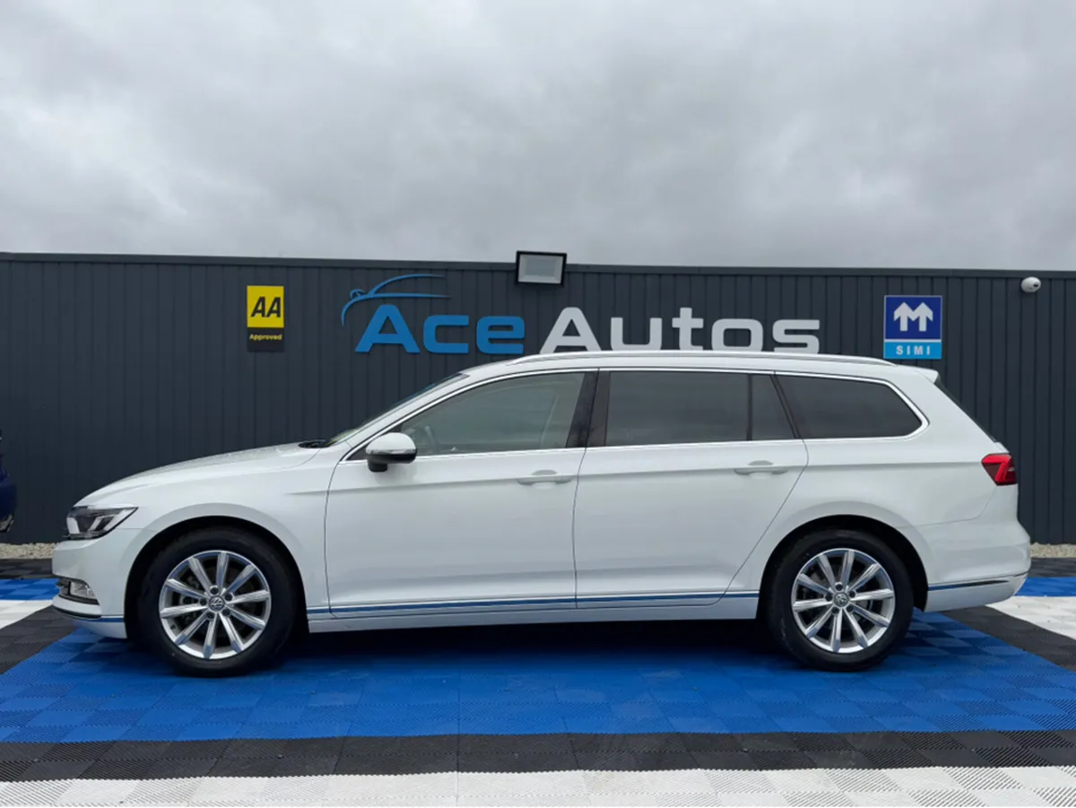 Volkswagen Passat HIGHLINE - 2.0L DIESEL - AUTO - - Image 4