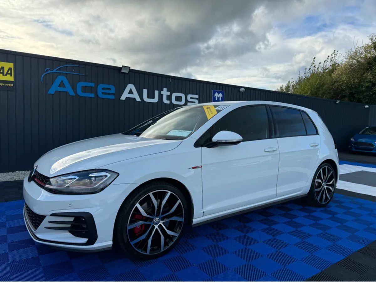 Volkswagen Golf GTI PERFORMANCE- 2.0L PETROL - AUT - Image 3