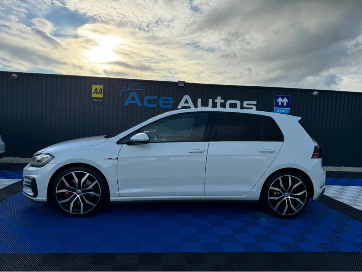 Volkswagen Golf GTI PERFORMANCE- 2.0L PETROL - AUT - Image 4