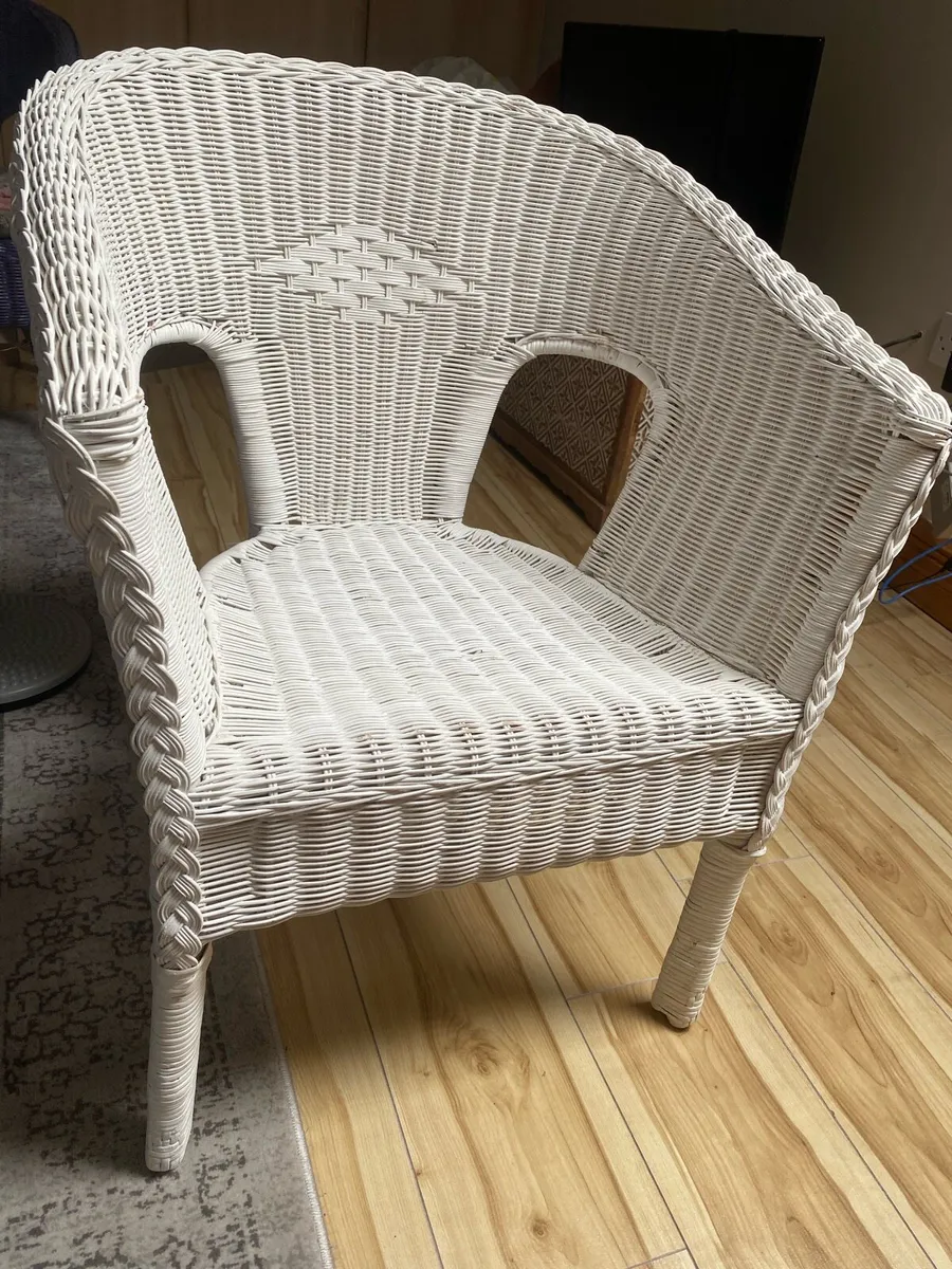 White chair - Image 2