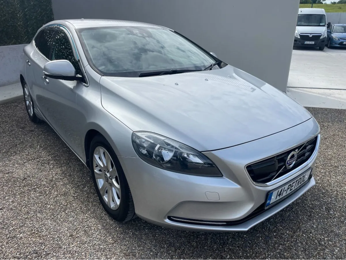 Volvo V40 2014 - Image 1