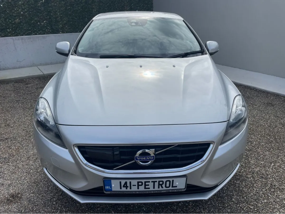 Volvo V40 2014 - Image 2