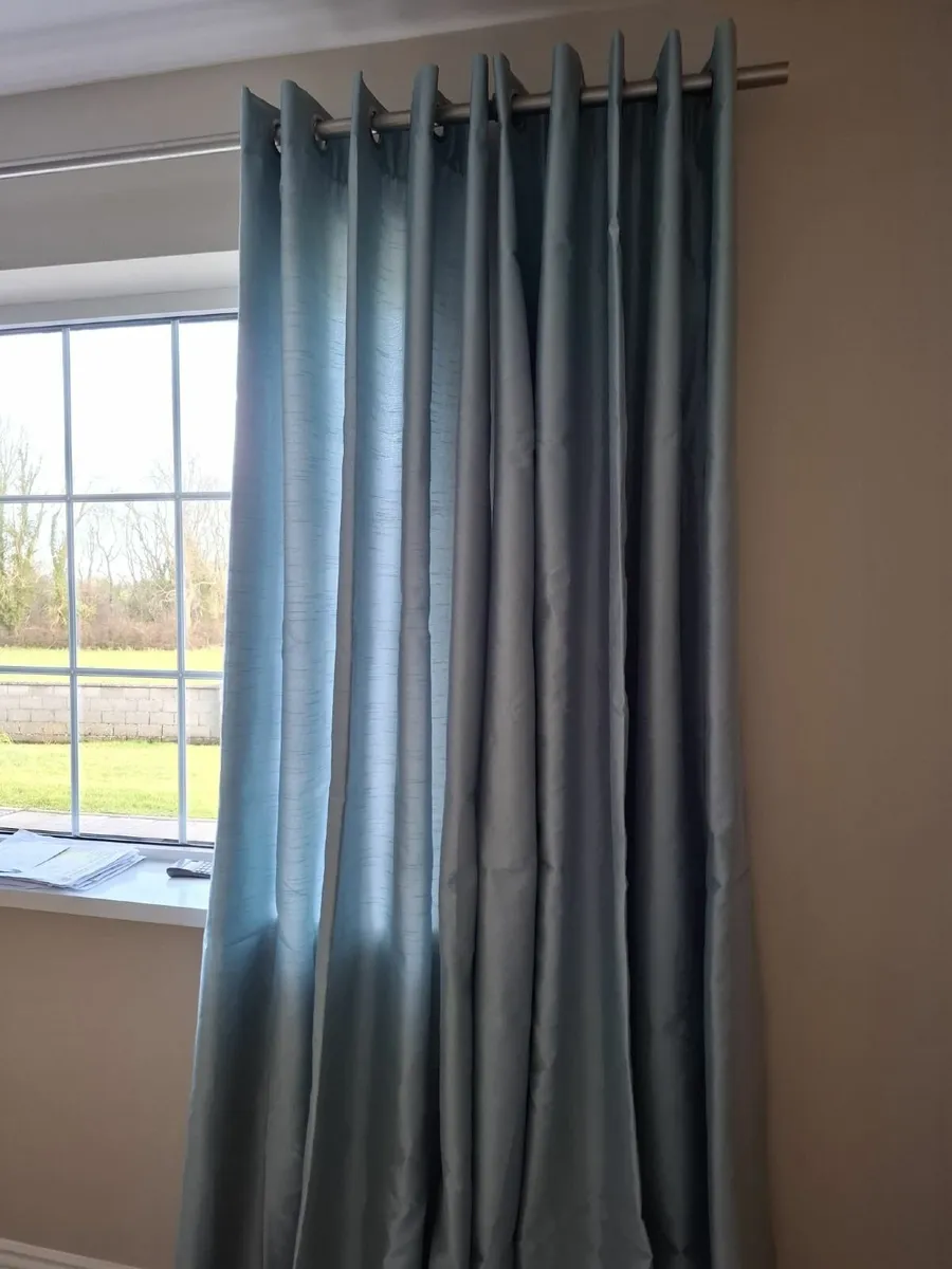 Curtains - Image 2