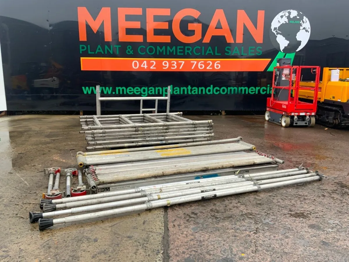 24ft x 8ft x 4ft  ALUMINIUM SCAFFOLDING TOWER..17. - Image 1