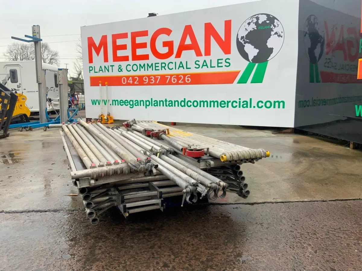24ft x 8ft x 4ft  ALUMINIUM SCAFFOLDING TOWER..17. - Image 3
