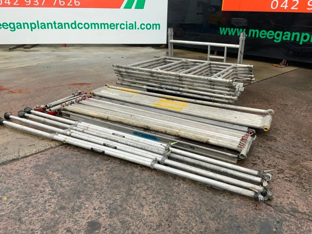 24ft x 8ft x 4ft  ALUMINIUM SCAFFOLDING TOWER..17. - Image 4