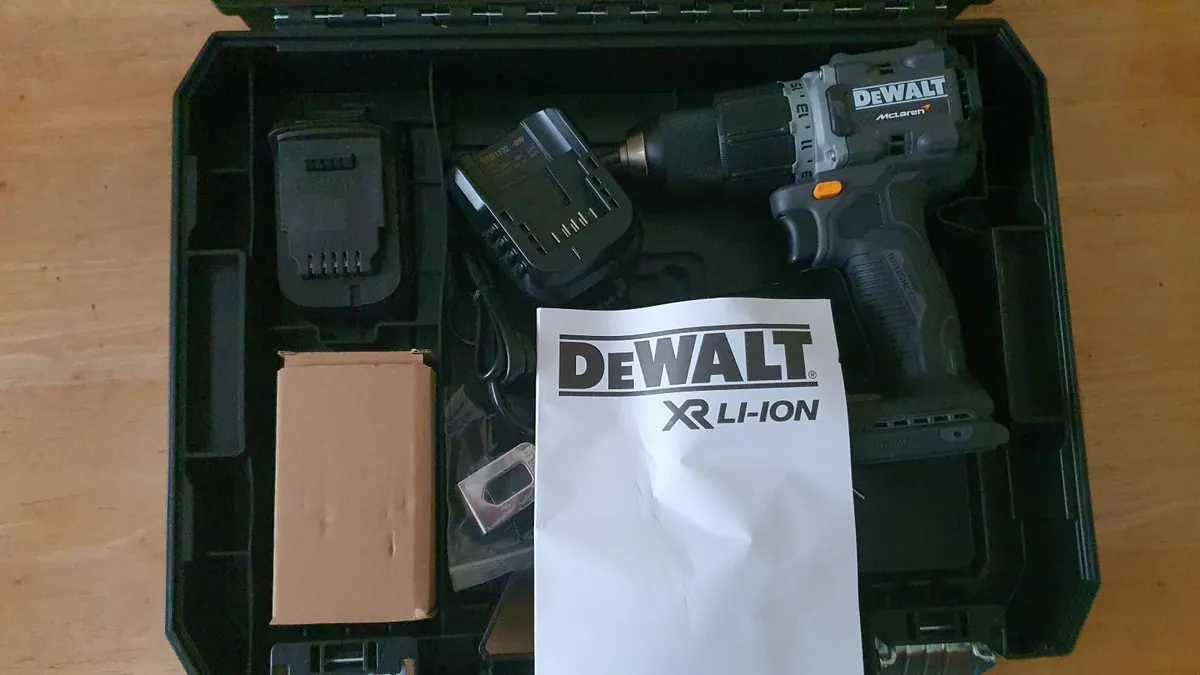 DeWalt McLaren Brushless Hammer Drill kit - Image 2