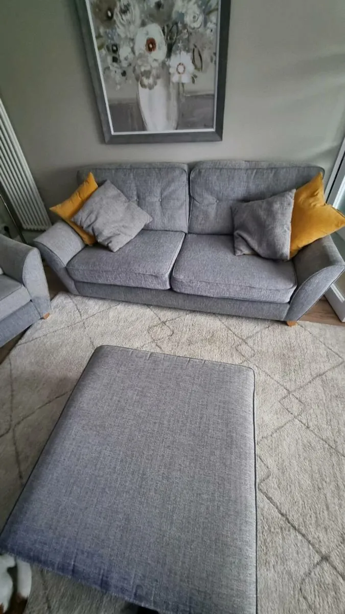 Couch 3-2-1 set with poof. Grey material. - Image 1