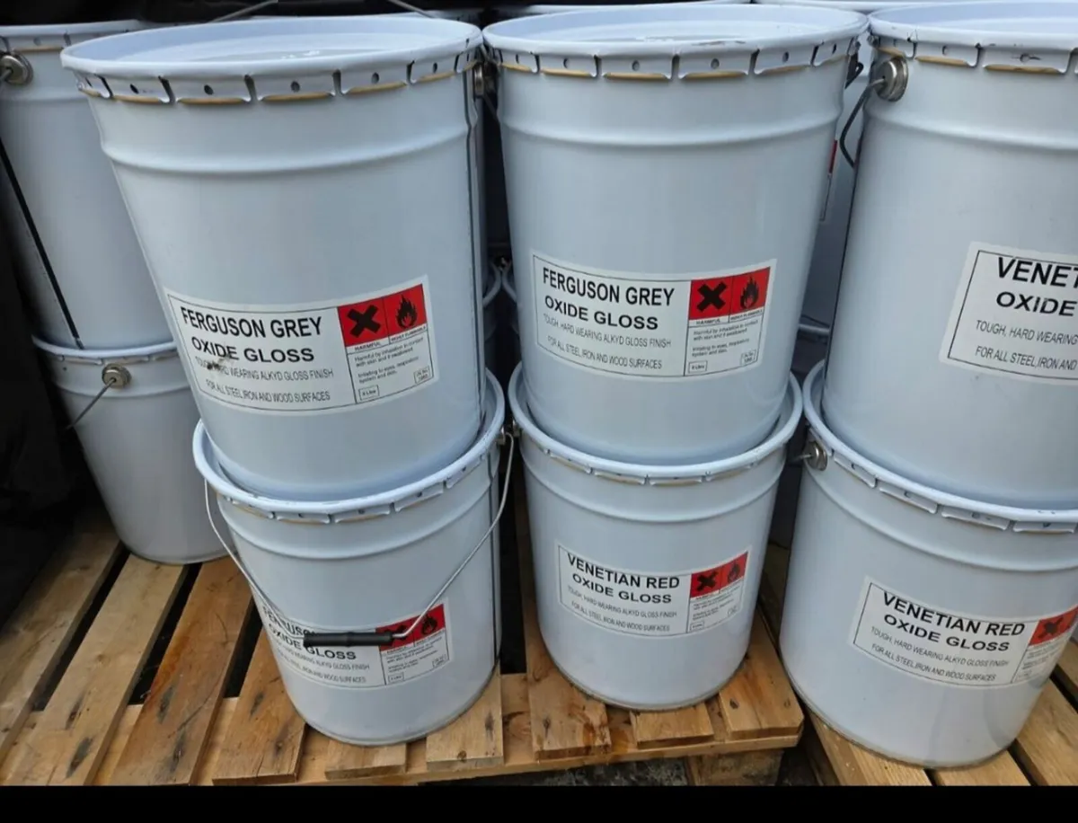 Oxide paint 20 liters €80 per drum contact me - Image 3