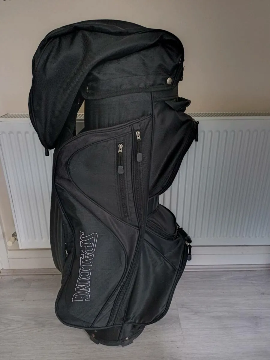 Spalding golf bag. - Image 1