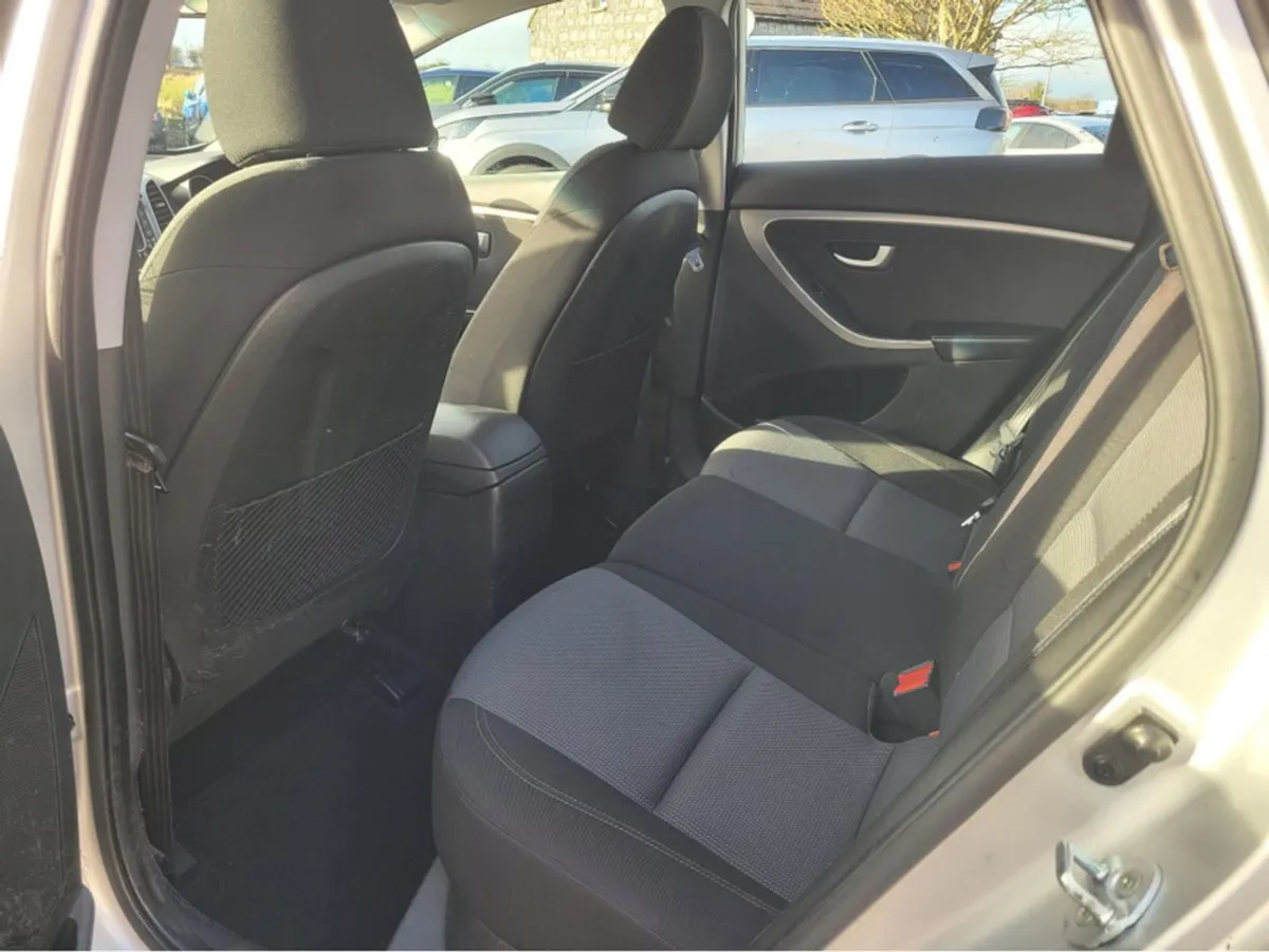 Hyundai i30 SE Blue Drive 5DR - Image 3