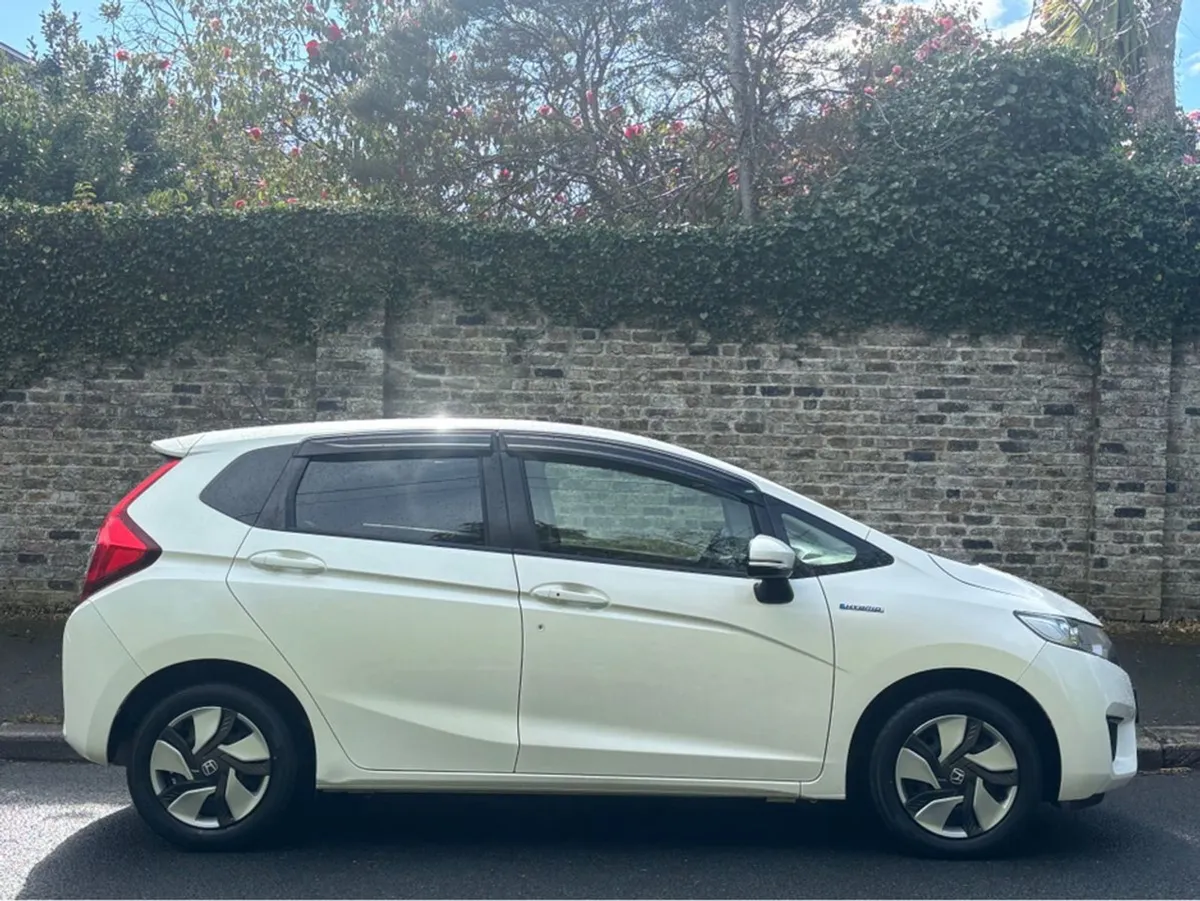 Honda Fit  1.5 Hybrid Auto top Spec 1/2 Leather o - Image 3