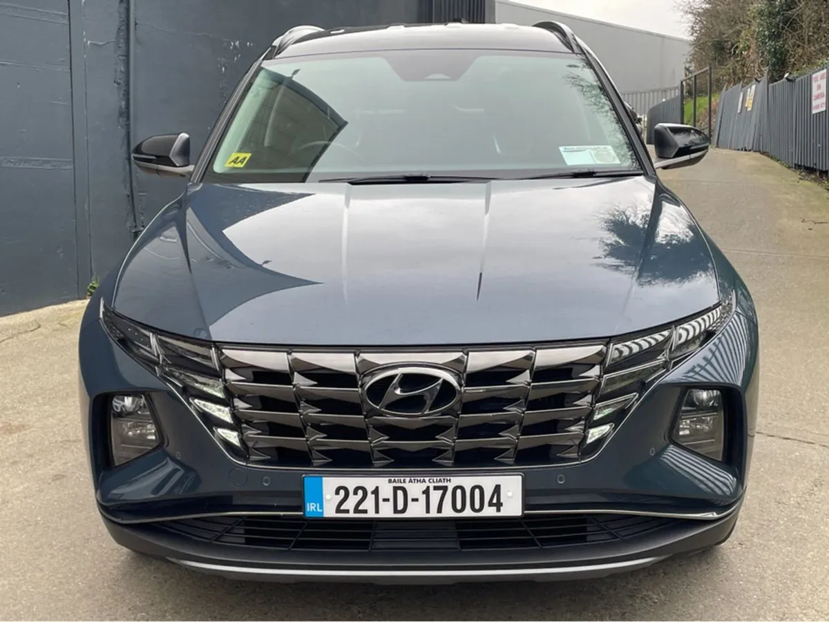 Hyundai Tucson Executive Plus 2tone HEV Auto Hybr - Image 3